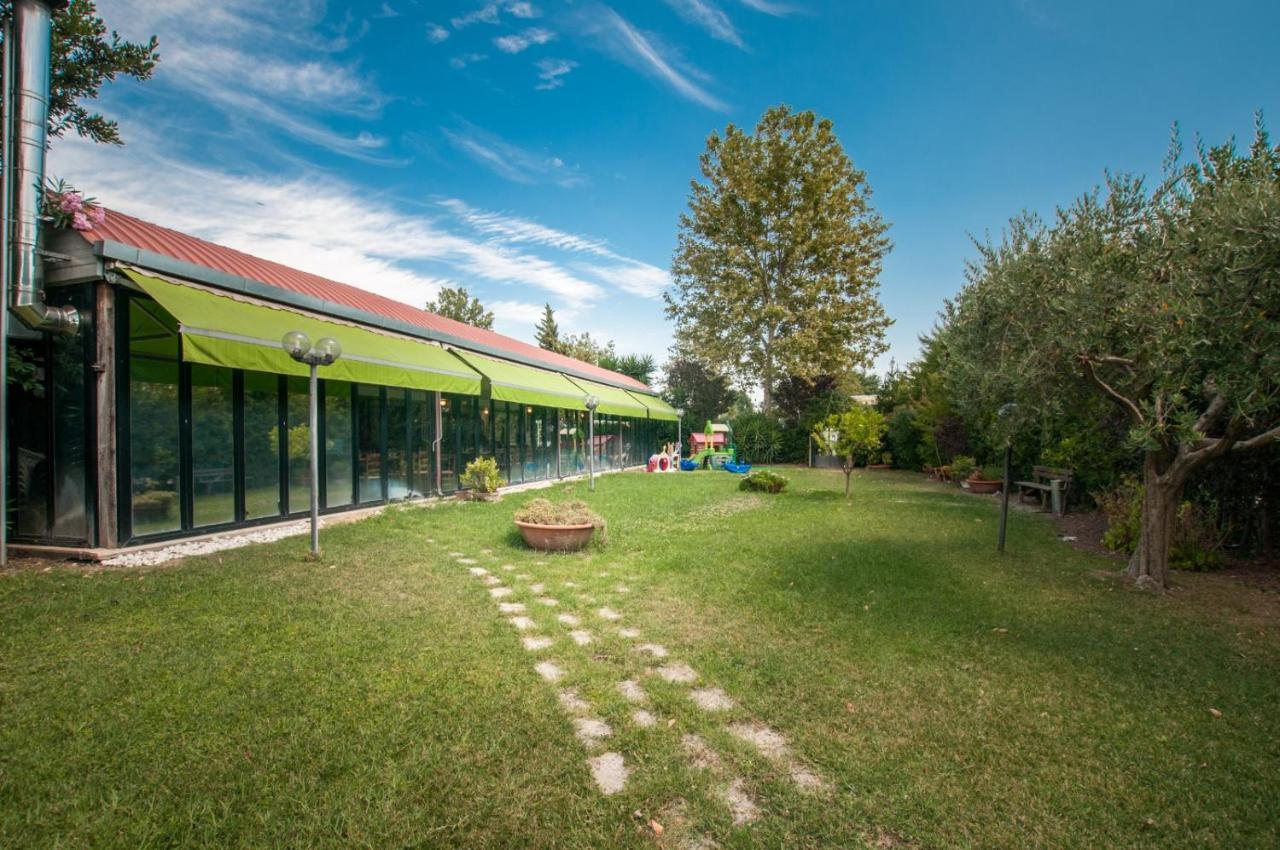 Hotel La Vecchia Fattoria Loreto Exterior foto