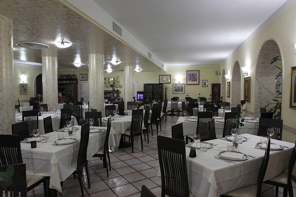 Hotel La Vecchia Fattoria Loreto Exterior foto