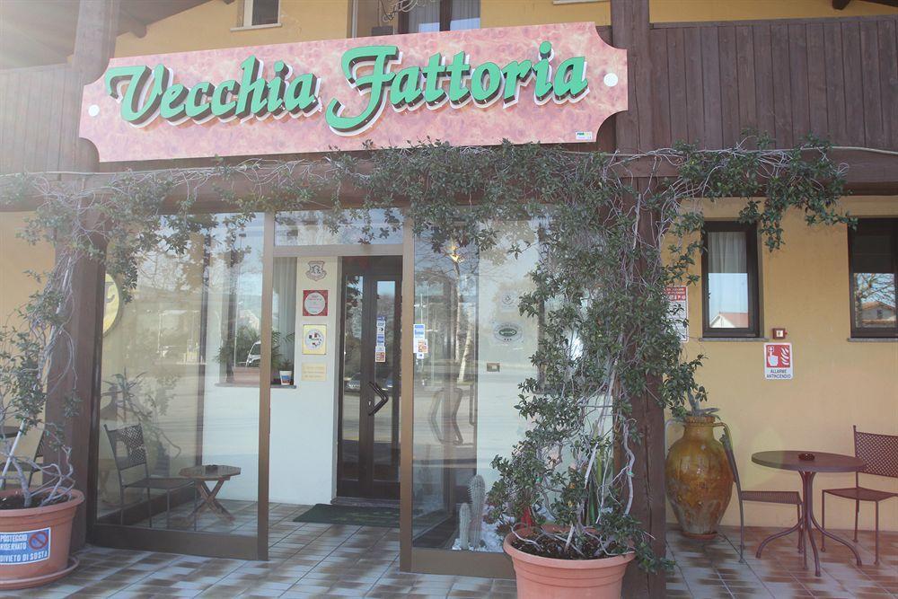 Hotel La Vecchia Fattoria Loreto Exterior foto