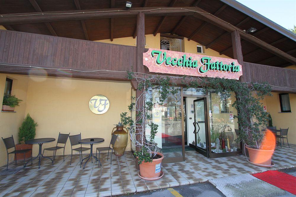 Hotel La Vecchia Fattoria Loreto Exterior foto