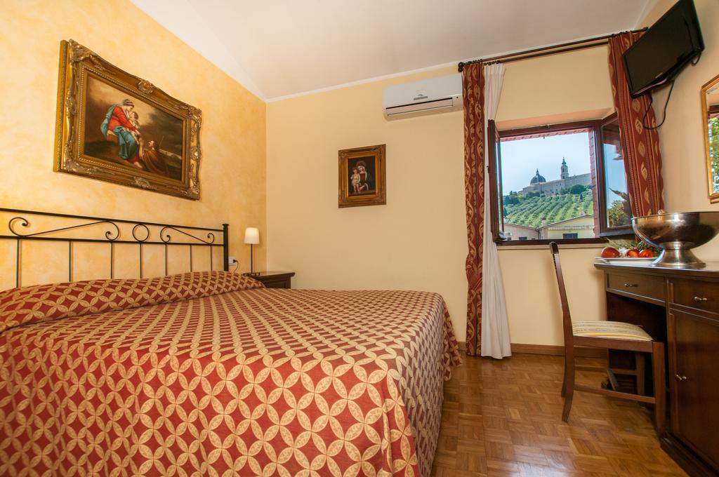 Hotel La Vecchia Fattoria Loreto Exterior foto