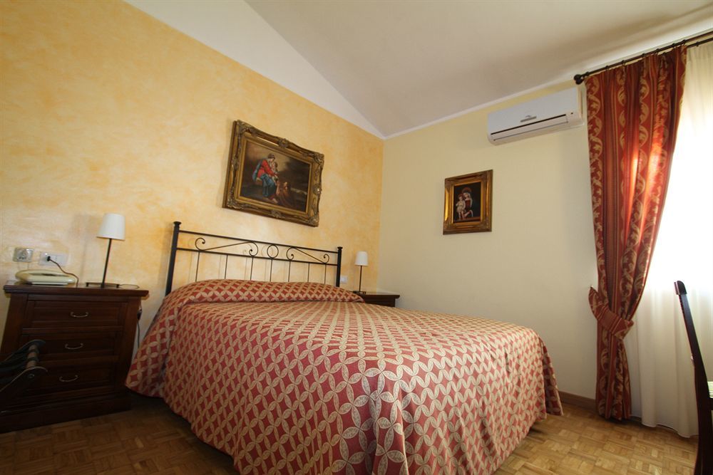 Hotel La Vecchia Fattoria Loreto Exterior foto